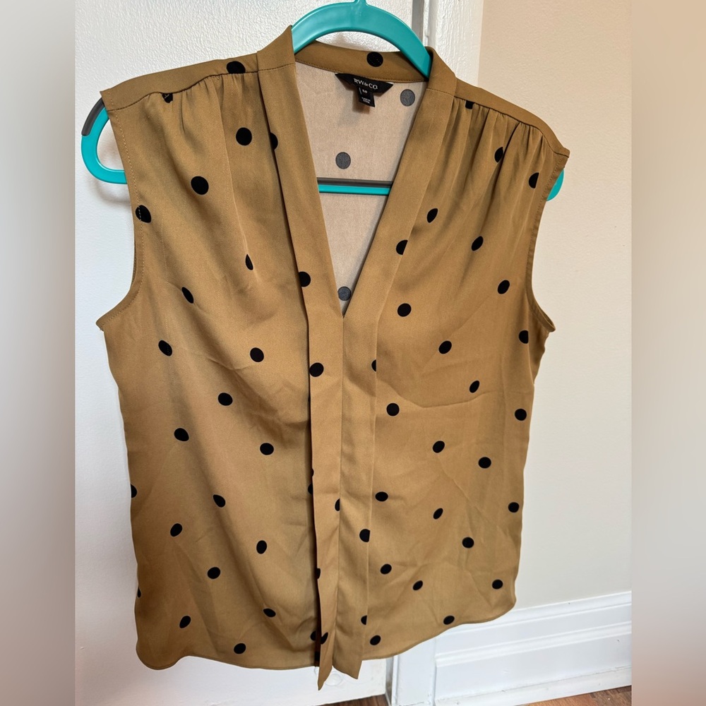 RW&CO. Sleeveless Blouse with Black Polka Dots